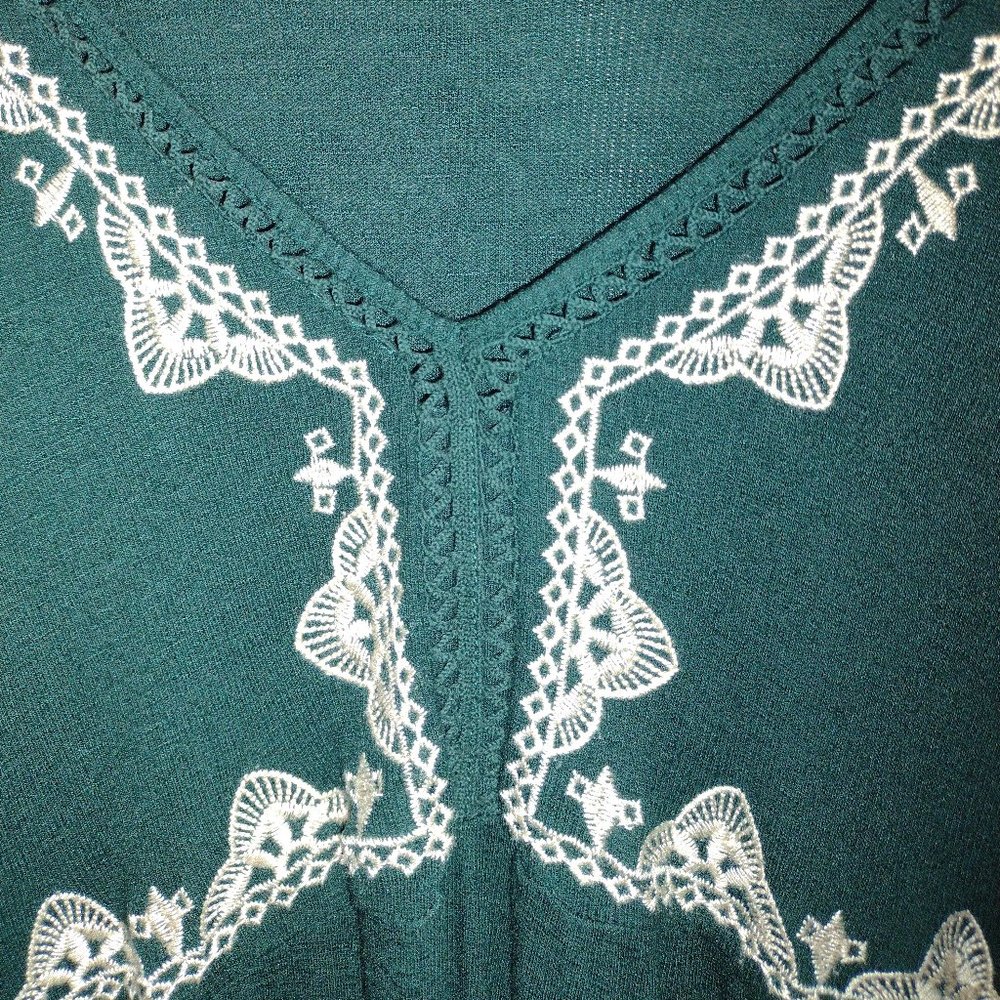 Maurices Dark Hunter Green Stretch Long Sleeve with embroidery Top - Picture 3 of 6